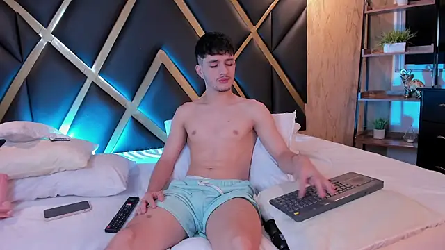 Snapshot of LiamMuller chatting on October 2025 12:06:02 PM LiamMuller online show from October 2025 12:06:02 PM