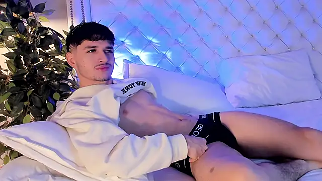 Snapshot of LiamMuller chatting on November 2025 12:04:01 PM LiamMuller online show from November 2025 12:04:01 PM