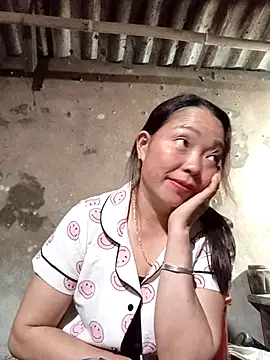 Snapshot of _Helala_ chatting on October 2025 11:27:01 AM Helala online show from October 2025 11:27:01 AM