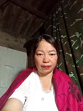 Snapshot of _Helala_ chatting on November 2025 10:52:01 PM Helala online show from November 2025 10:52:01 PM