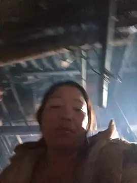 Snapshot of _Helala_ chatting on December 2025 12:43:02 PM Helala online show from December 2025 12:43:02 PM