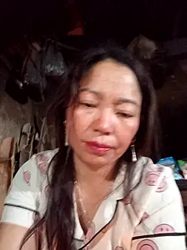 Snapshot of _Helala_ chatting on December 2025 12:04:01 AM Helala online show from December 2025 12:04:01 AM