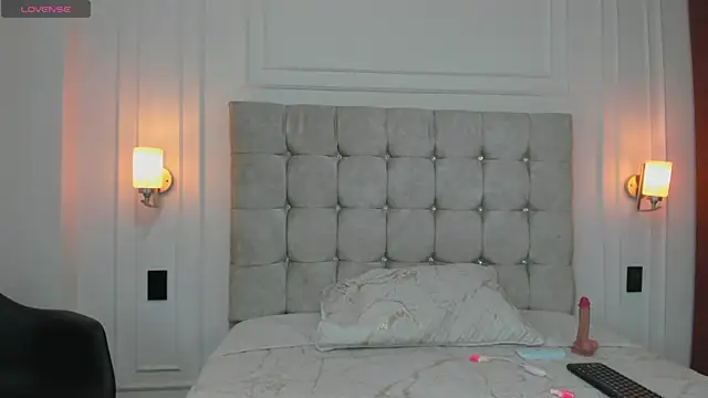 Snapshot of DulceEstrella_ chatting on October 2025 04:54:01 AM DulceEstrella online show from October 2025 04:54:01 AM