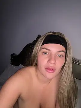 little lola x online show from October 2025 10:58:02 PM