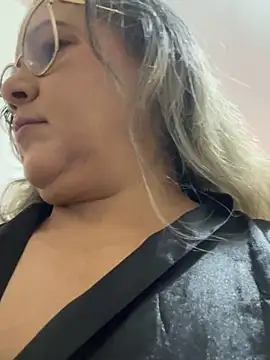 Snapshot of Lucy_Milf_474 chatting on November 2025 11:43:01 AM Lucy Milf 474 online show from November 2025 11:43:01 AM