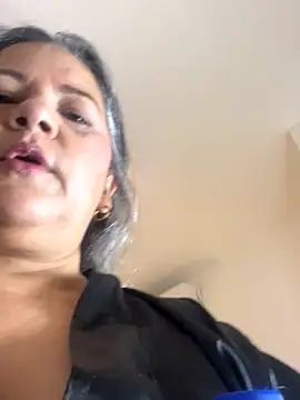 Snapshot of Lucy_Milf_474 chatting on November 2025 11:43:01 AM Lucy Milf 474 online show from November 2025 11:43:01 AM