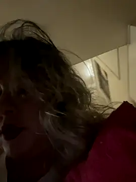 Snapshot of Lucy_Milf_474 chatting on November 2025 11:43:01 AM Lucy Milf 474 online show from November 2025 11:43:01 AM