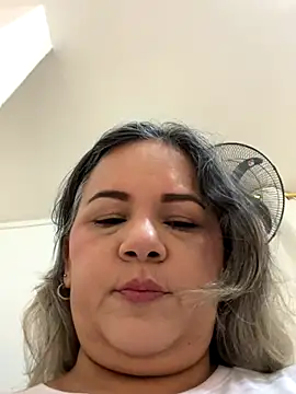 Snapshot of Lucy_Milf_474 chatting on November 2025 11:36:02 AM Lucy Milf 474 online show from November 2025 11:36:02 AM