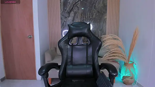 Snapshot of chloegils_ chatting on October 2025 01:18:02 PM chloegils online show from October 2025 01:18:02 PM