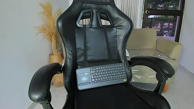 Snapshot of chloegils_ chatting on October 2025 12:51:01 PM chloegils online show from October 2025 12:51:01 PM