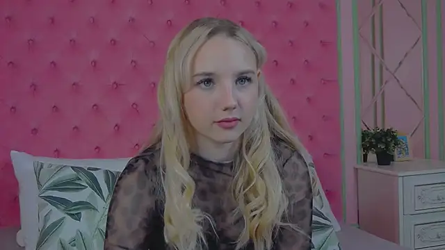 Sky Cutie online show from November 2025 04:45:02 AM