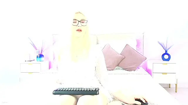 Snapshot of Jules_night chatting on October 2025 09:46:02 PM Jules night online show from October 2025 09:46:02 PM