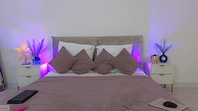 Snapshot of Jules_night chatting on November 2025 09:24:02 PM Jules night online show from November 2025 09:24:02 PM