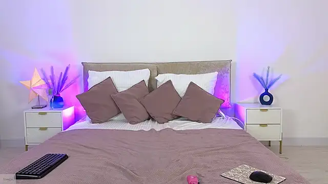 Snapshot of Jules_night chatting on November 2025 09:13:01 PM Jules night online show from November 2025 09:13:01 PM