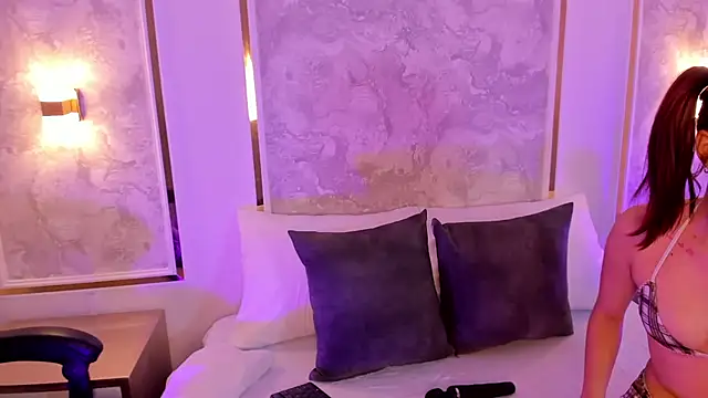 doll eyees  online show from December 2025 02:43:02 AM