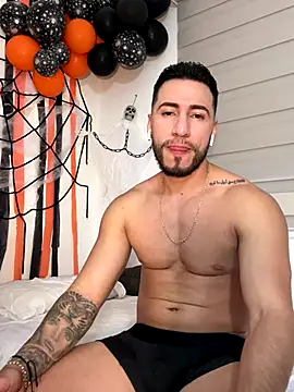 Thiago Hill online show from October 2025 09:57:01 PM