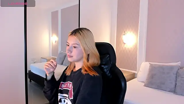 Snapshot of daniand_ chatting on November 2025 02:00:01 AM daniand online show from November 2025 02:00:01 AM