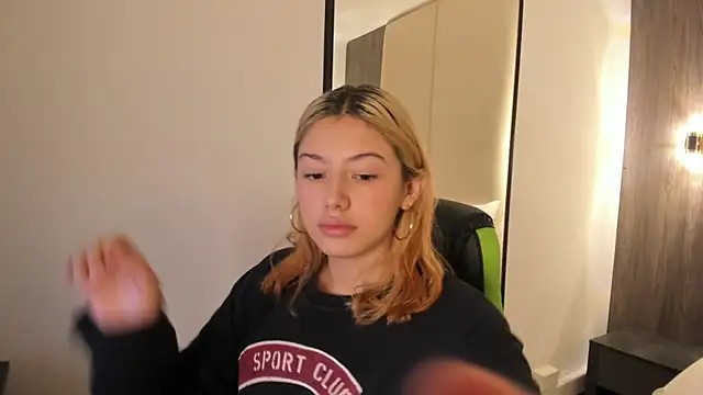 Snapshot of daniand_ chatting on November 2025 11:54:02 AM daniand online show from November 2025 11:54:02 AM