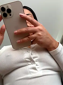 Snapshot of Lu090_ chatting on September 2025 03:01:01 PM Lu090 online show from September 2025 03:01:01 PM