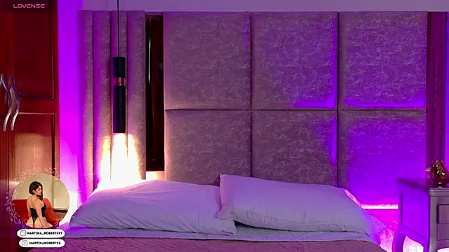 Martina-Roberts- online show from September 2025 04:13:02 AM