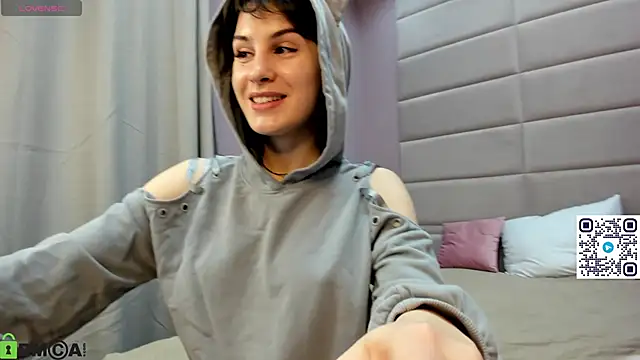 Adeline Perle online show from October 2025 01:26:02 AM