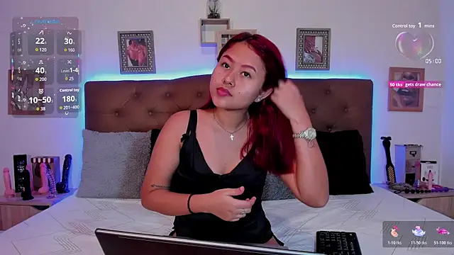 MAYASMITH   online show from November 2025 12:17:01 PM