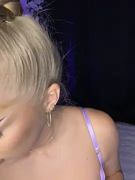 Snapshot of AubrieleRouj1 chatting on September 2025 03:50:01 PM AubrieleRouj1 online show from September 2025 03:50:01 PM