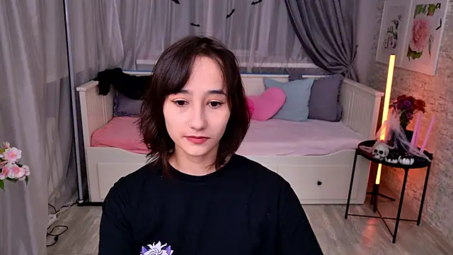 Snapshot of EmilySwonn chatting on October 2025 04:02:02 PM EmilySwonn online show from October 2025 04:02:02 PM