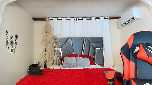 Snapshot of MiniLove_01 chatting on September 2025 12:15:02 PM MiniLove 01 online show from September 2025 12:15:02 PM