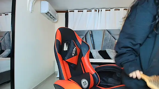 Snapshot of MiniLove_01 chatting on October 2025 12:50:01 PM MiniLove 01 online show from October 2025 12:50:01 PM