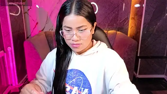 Snapshot of Victoria_b_ chatting on October 2025 07:58:02 PM Victoria b online show from October 2025 07:58:02 PM