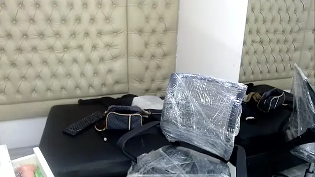 JessicaHott01 online show from November 2025 01:28:01 AM