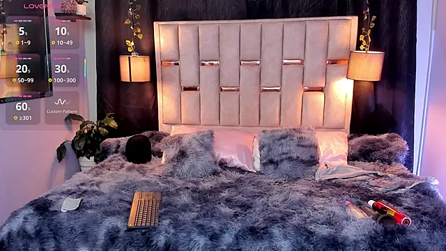 melody-rouss online show from September 2025 07:13:02 AM