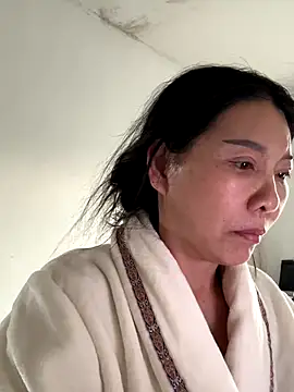 xiiuuff18 online show from November 2025 11:15:01 PM