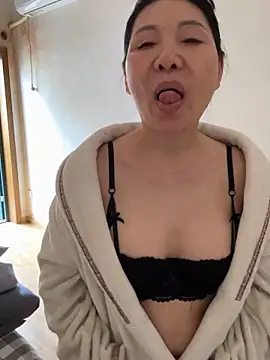 xiiuuff18 online show from April 2026 04:46:01 AM