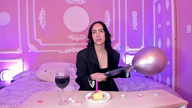 Snapshot of aitana_johns chatting on October 2025 12:16:01 PM aitana johns online show from October 2025 12:16:01 PM