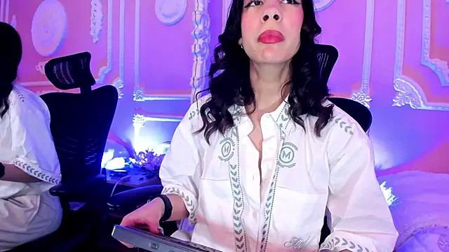 Snapshot of aitana_johns chatting on November 2025 12:16:01 PM aitana johns online show from November 2025 12:16:01 PM