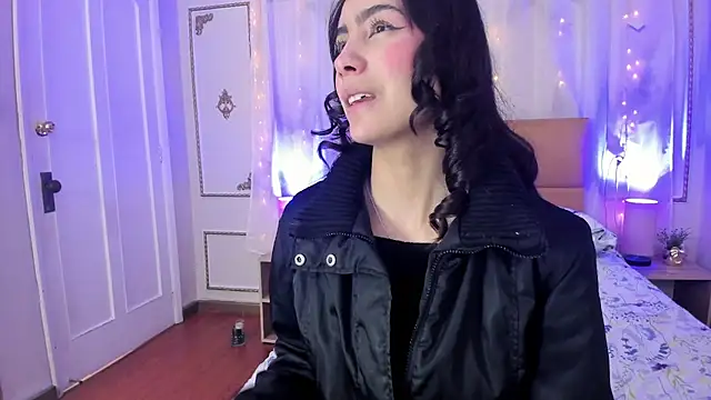 Snapshot of aitana_johns chatting on November 2025 12:05:02 PM aitana johns online show from November 2025 12:05:02 PM