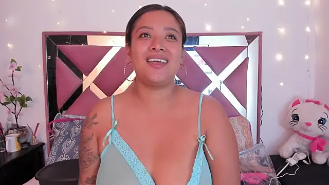 Snapshot of bellalumi chatting on May 2026 03:02:02 AM bellalumi online show from May 2026 03:02:02 AM