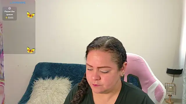 Miss Adriana01 online show from February 2026 01:05:01 PM