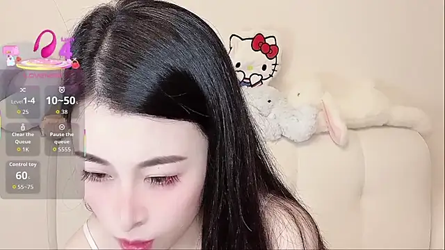 LuLu-Moon online show from November 2025 12:05:02 PM