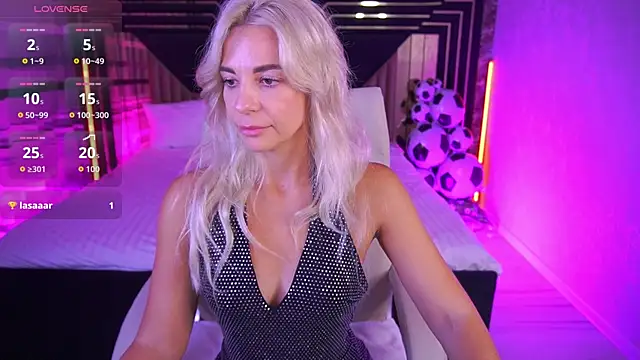 Snapshot of BellaRayyy chatting on July 2026 01:17:02 PM BellaRayyy online show from July 2026 01:17:02 PM