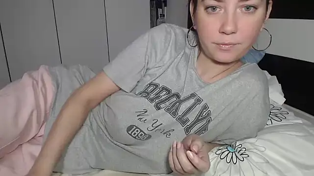 petite danielle online show from February 2026 08:32:02 AM