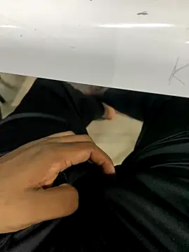 Snapshot of Senurak99 chatting on September 2025 04:17:01 PM Senurak99 online show from September 2025 04:17:01 PM