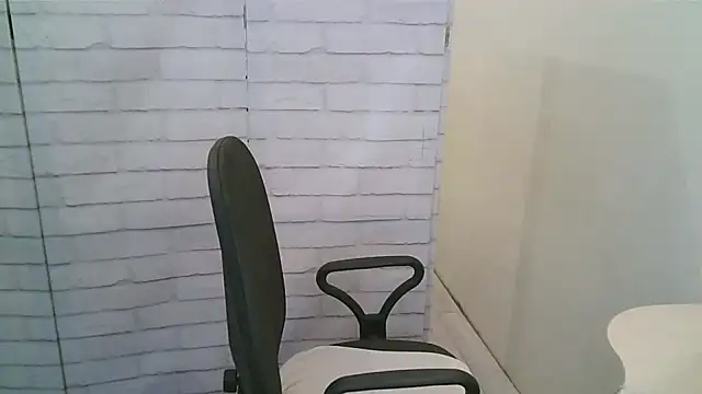 Snapshot of Helen_xi_ chatting on November 2025 01:09:02 PM Helen xi online show from November 2025 01:09:02 PM