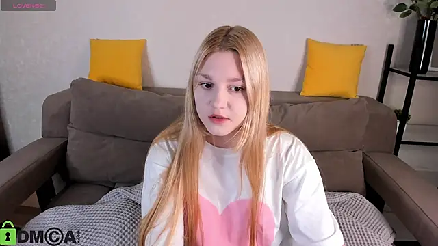 Sylvia Ortiz online show from October 2025 09:41:02 AM