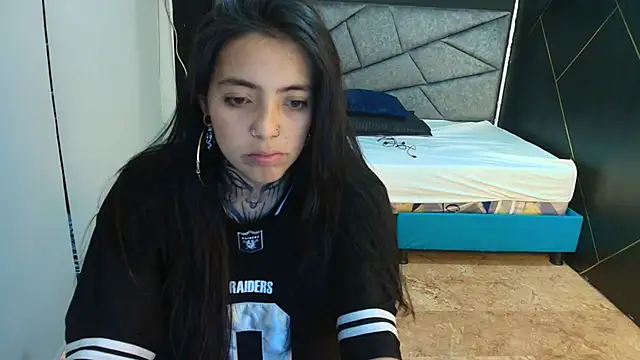 Snapshot of LiaMonroee_ chatting on November 2025 11:43:02 AM LiaMonroee online show from November 2025 11:43:02 AM