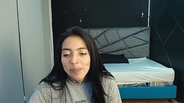 Snapshot of LiaMonroee_ chatting on November 2025 12:05:01 PM LiaMonroee online show from November 2025 12:05:01 PM