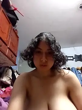 Snapshot of Syndel23 chatting on February 2026 01:37:02 AM Syndel23 online show from February 2026 01:37:02 AM