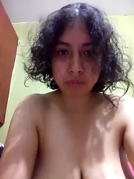 Snapshot of Syndel23 chatting on February 2026 11:46:01 PM Syndel23 online show from February 2026 11:46:01 PM